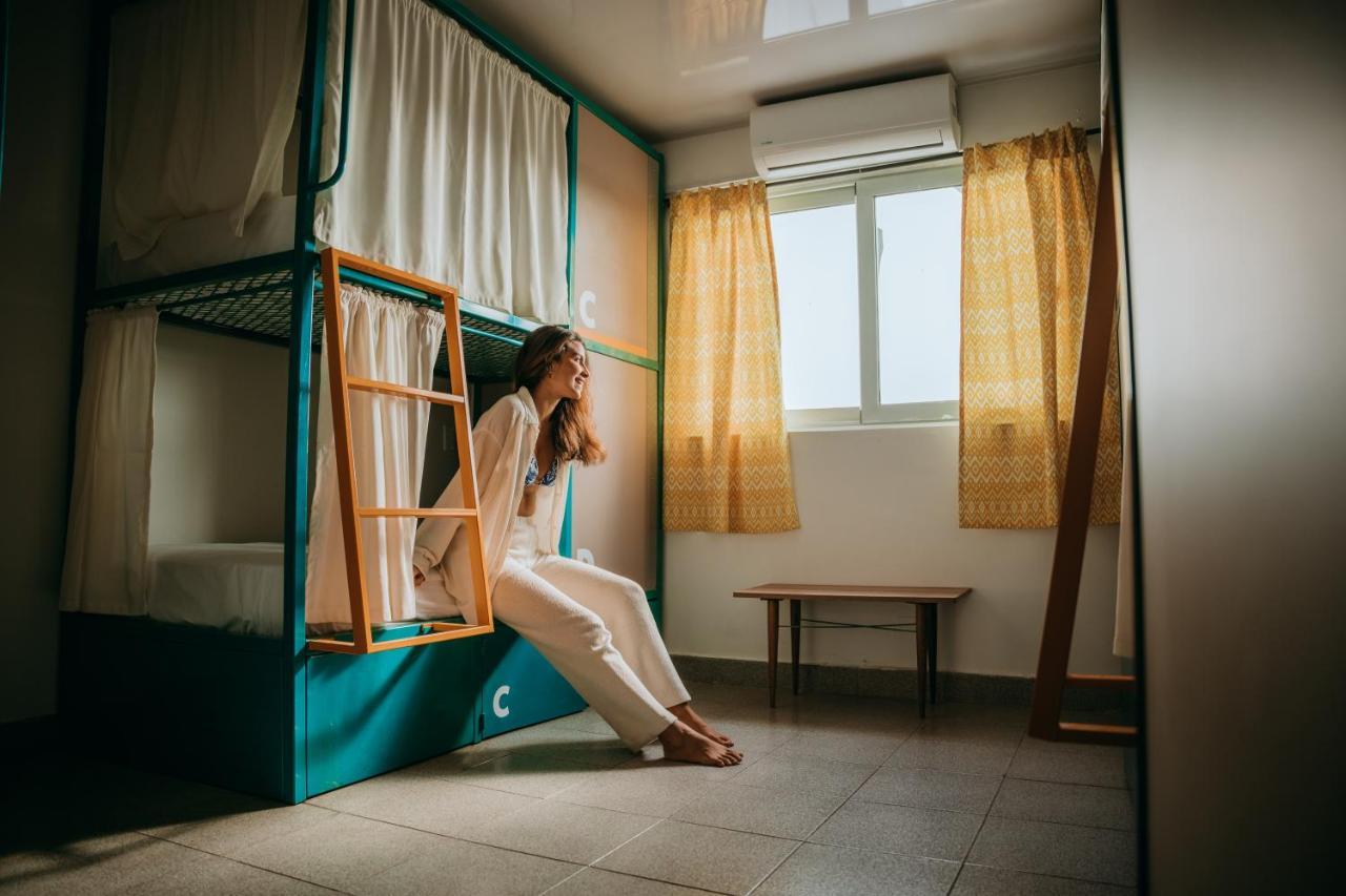 Cama en habitación compartida mixta de 8 camas con baño privado