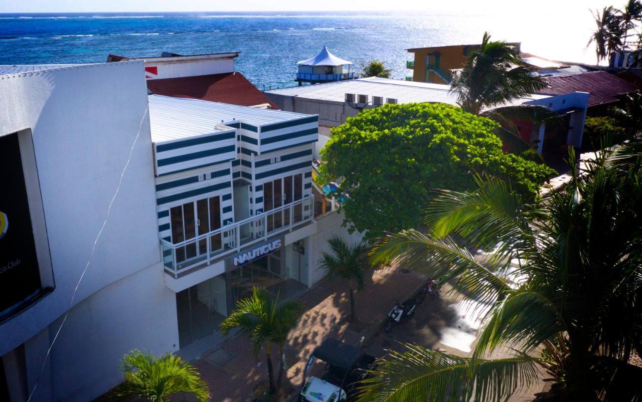 Quarto Superior com 2 Camas de Solteiro Vista da Cidade