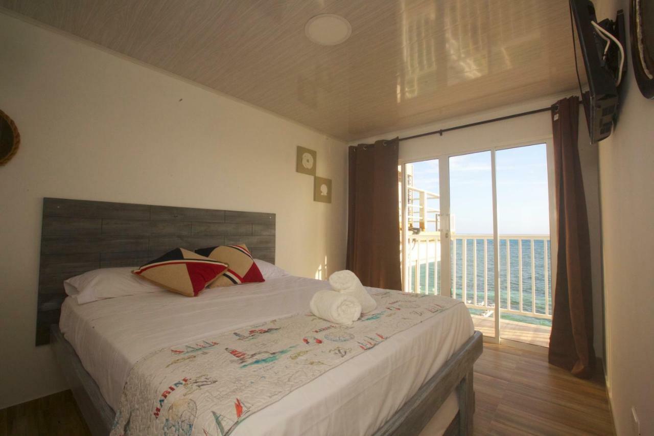 Quarto Superior com 2 Camas de Solteiro e Vista do Mar