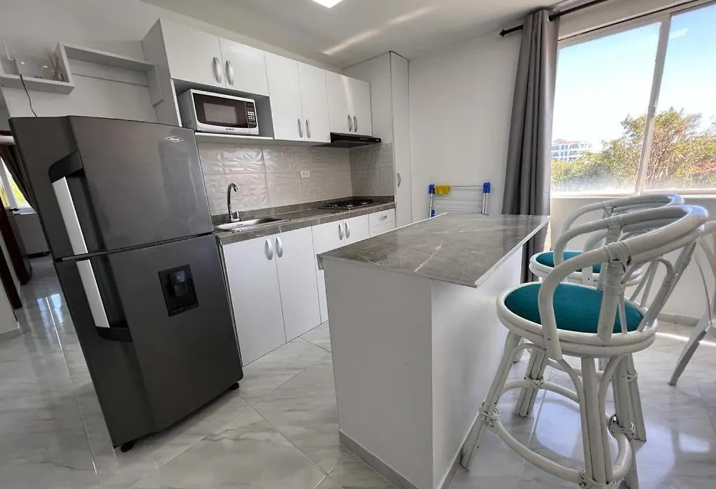 Liliana Prado Edificio Bailey Boat Apt 303-1