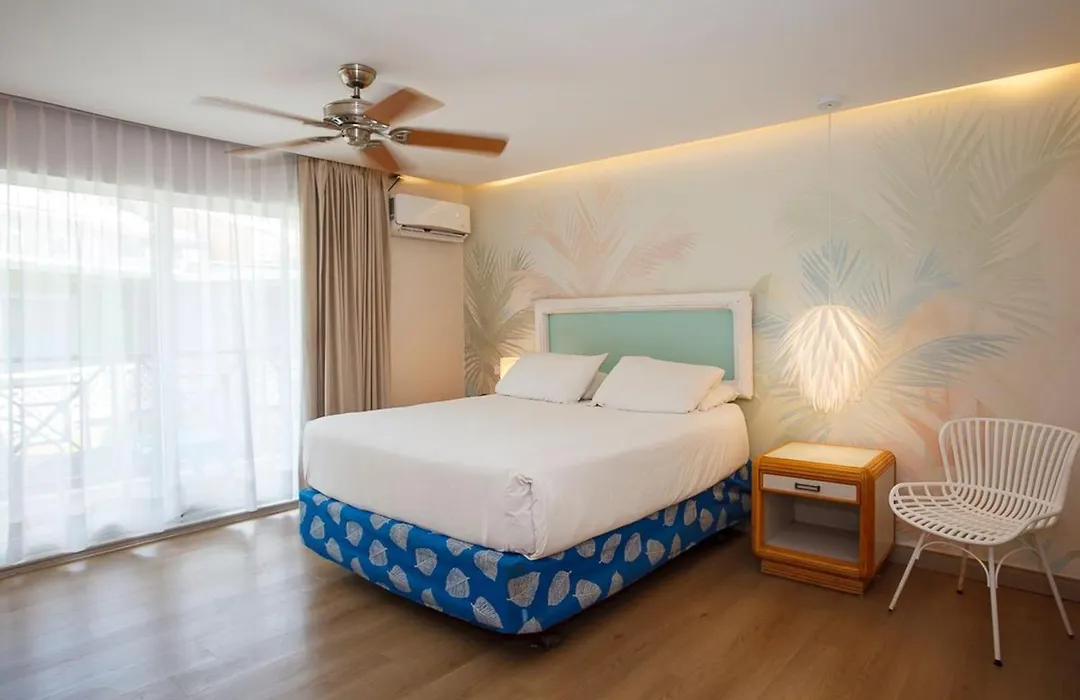 Hotel Cocoplum Beach-1
