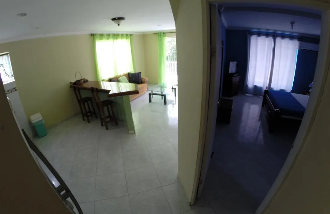 Zippy'S Sea View Apartments-1