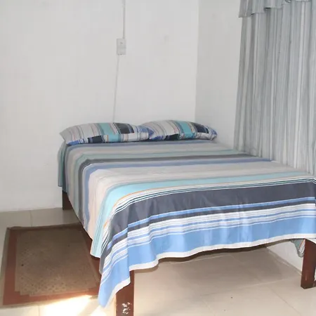 Green Sea Villa Helen Inn Located At Kilometer 4 Circunvalar-2