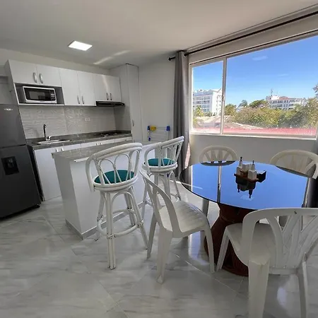 Liliana Prado Edificio Bailey Boat Apt 303-2
