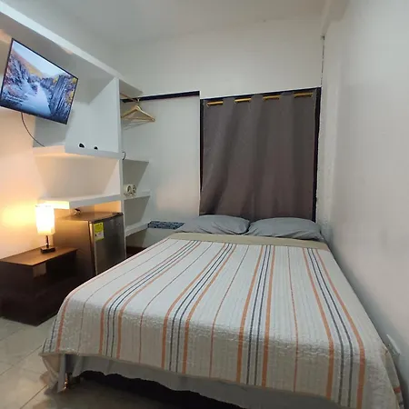 Confortable Y Central Habitacion A 1 Cuadra De La Playa-2