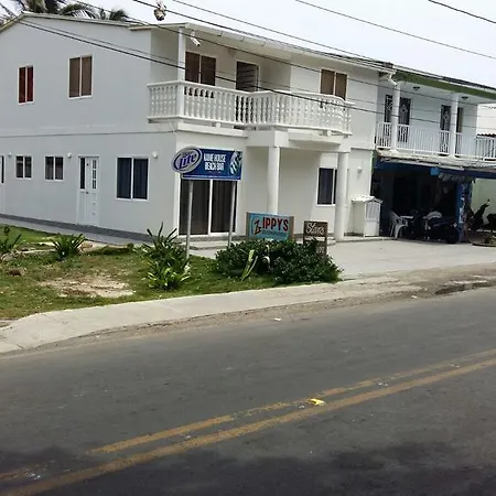 Zippy'S Sea View Apartments-3