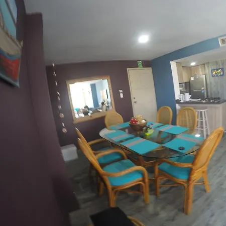Apartamento de tres habitaciones en zona centro de San Andrés Islas - Edificio Comodoro 203-2